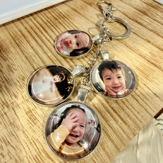 Four pendant photo keychain