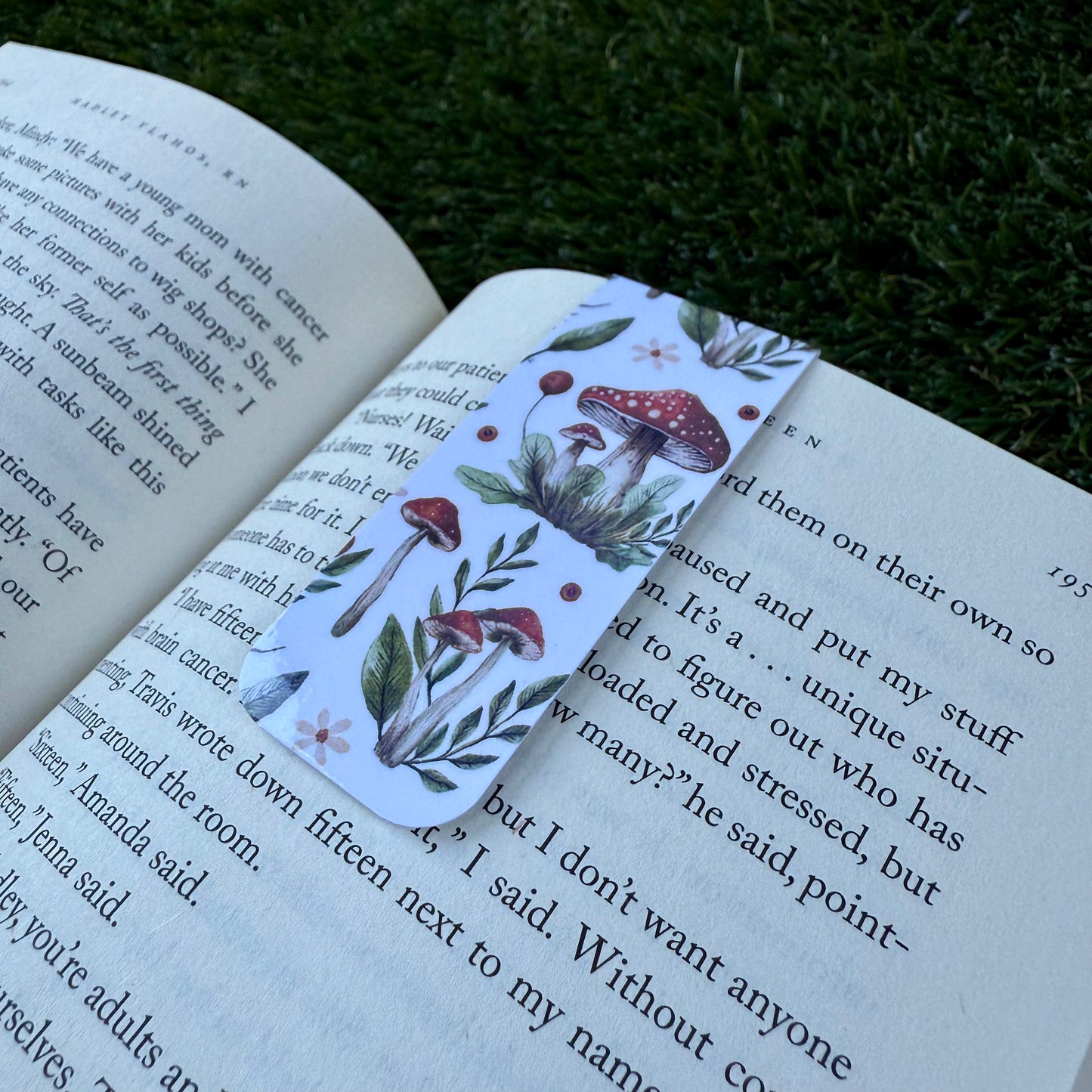 MAGNETIC BOOKMARKS