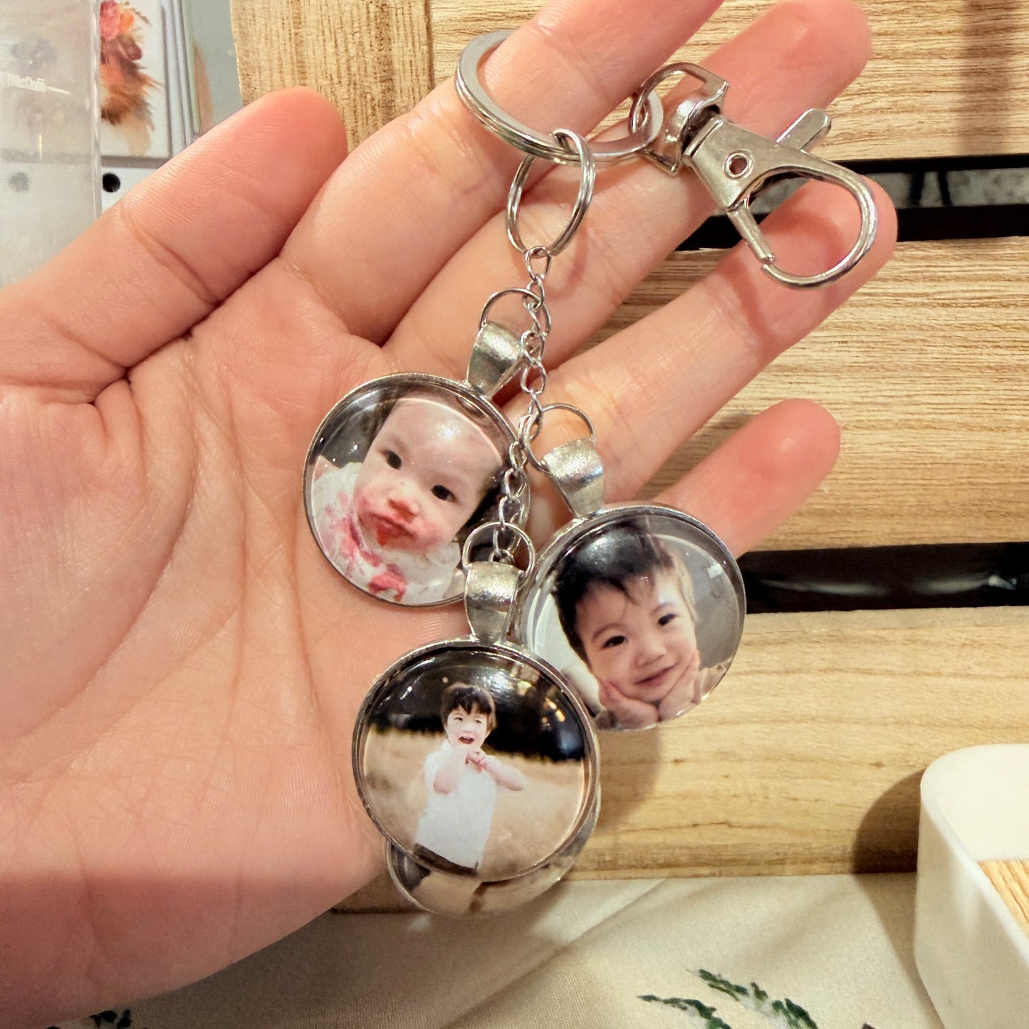 Four pendant photo keychain