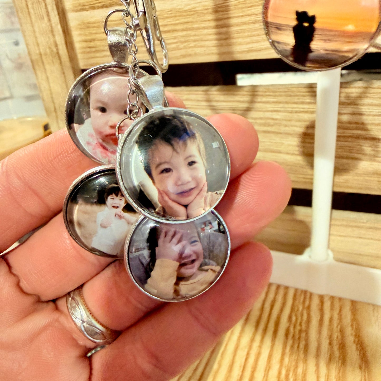 Four pendant photo keychain