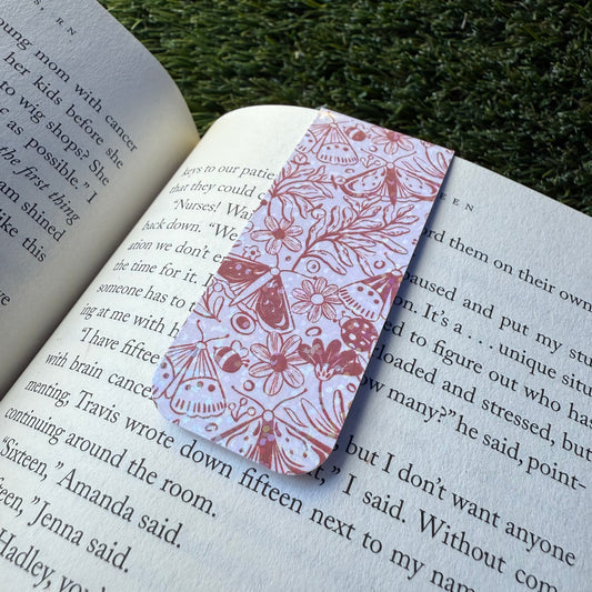 MAGNETIC BOOKMARKS